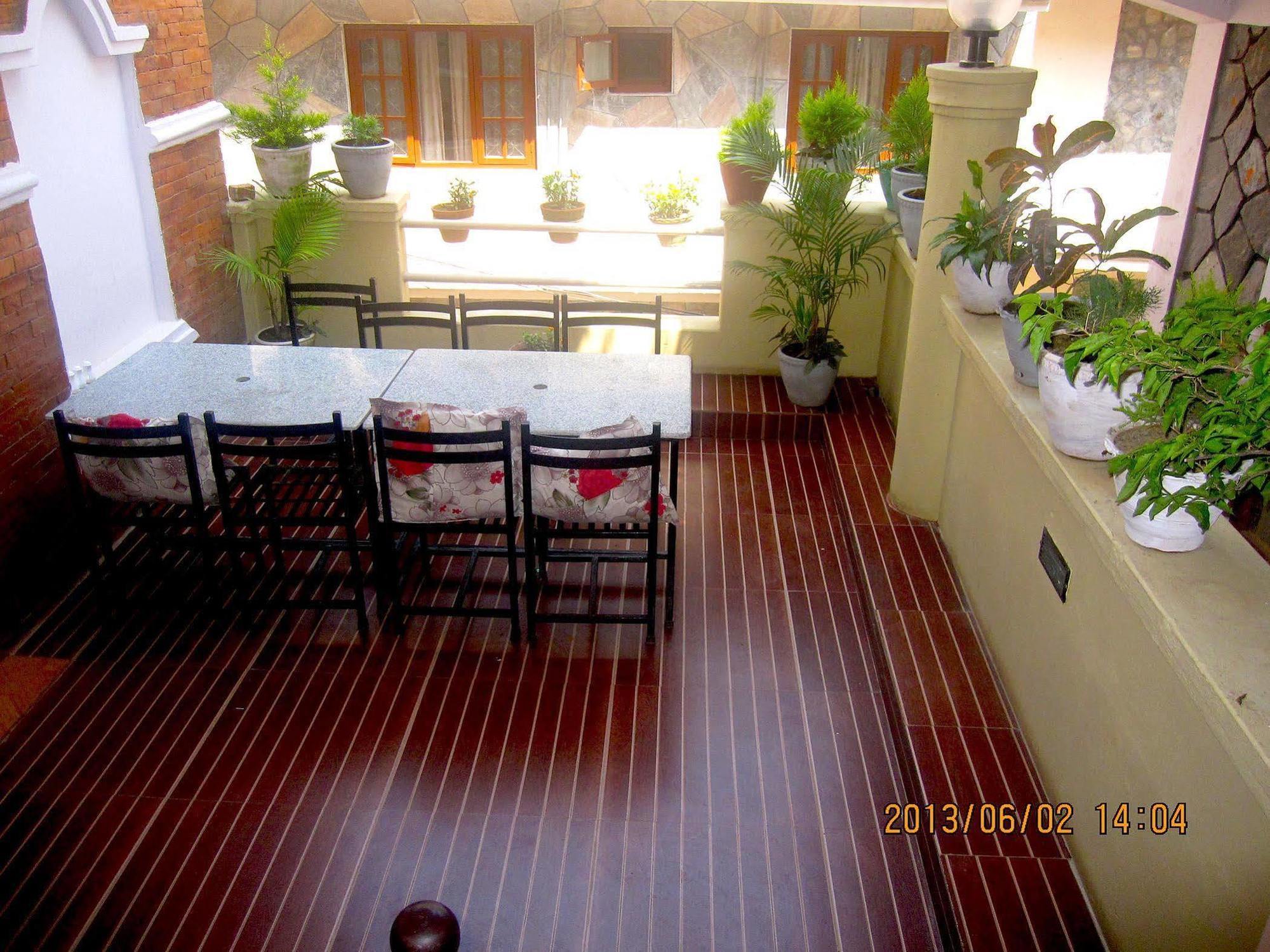 Hotel Half Moon Pokhara Zewnętrze zdjęcie