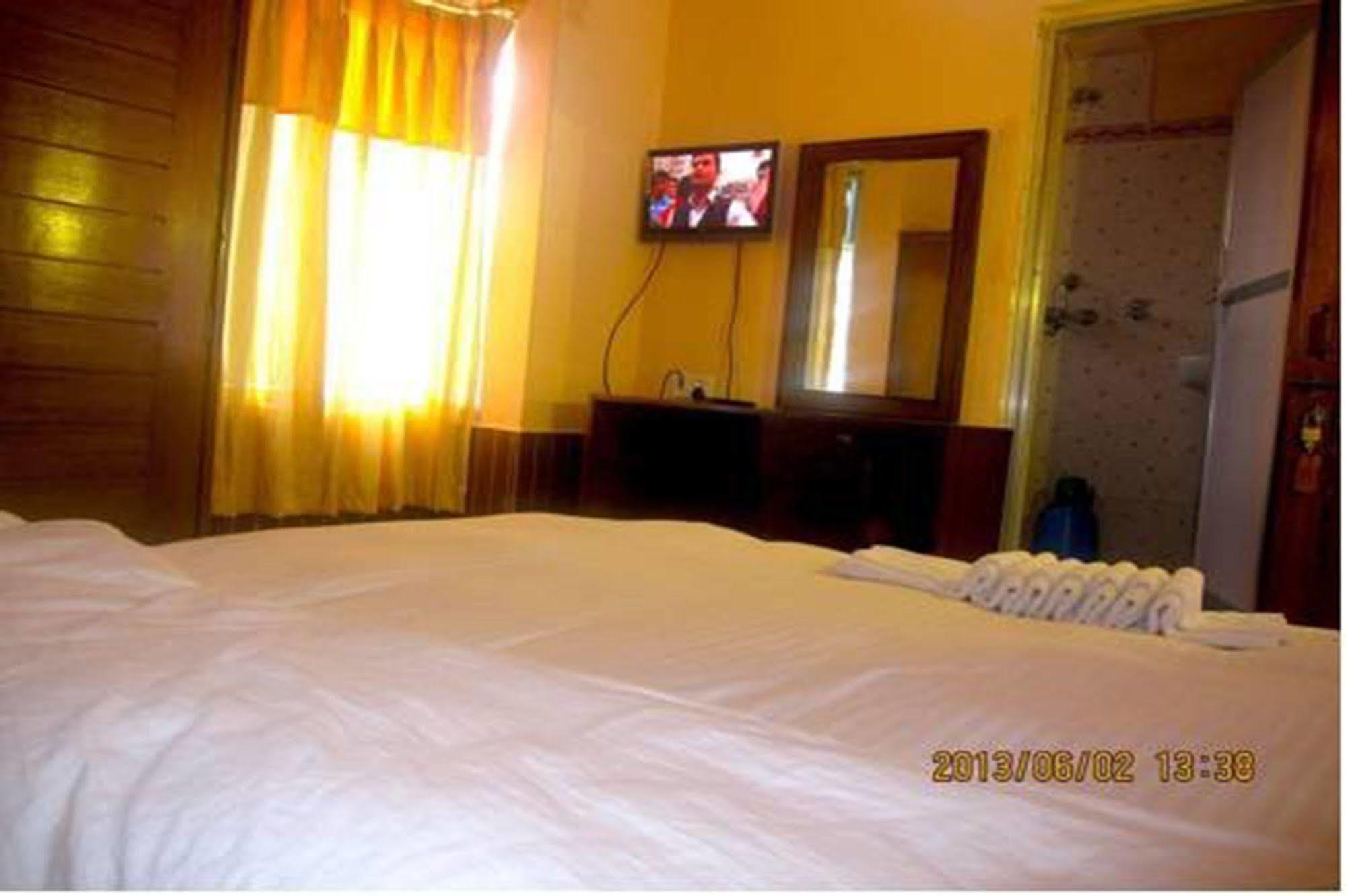 Hotel Half Moon Pokhara Zewnętrze zdjęcie
