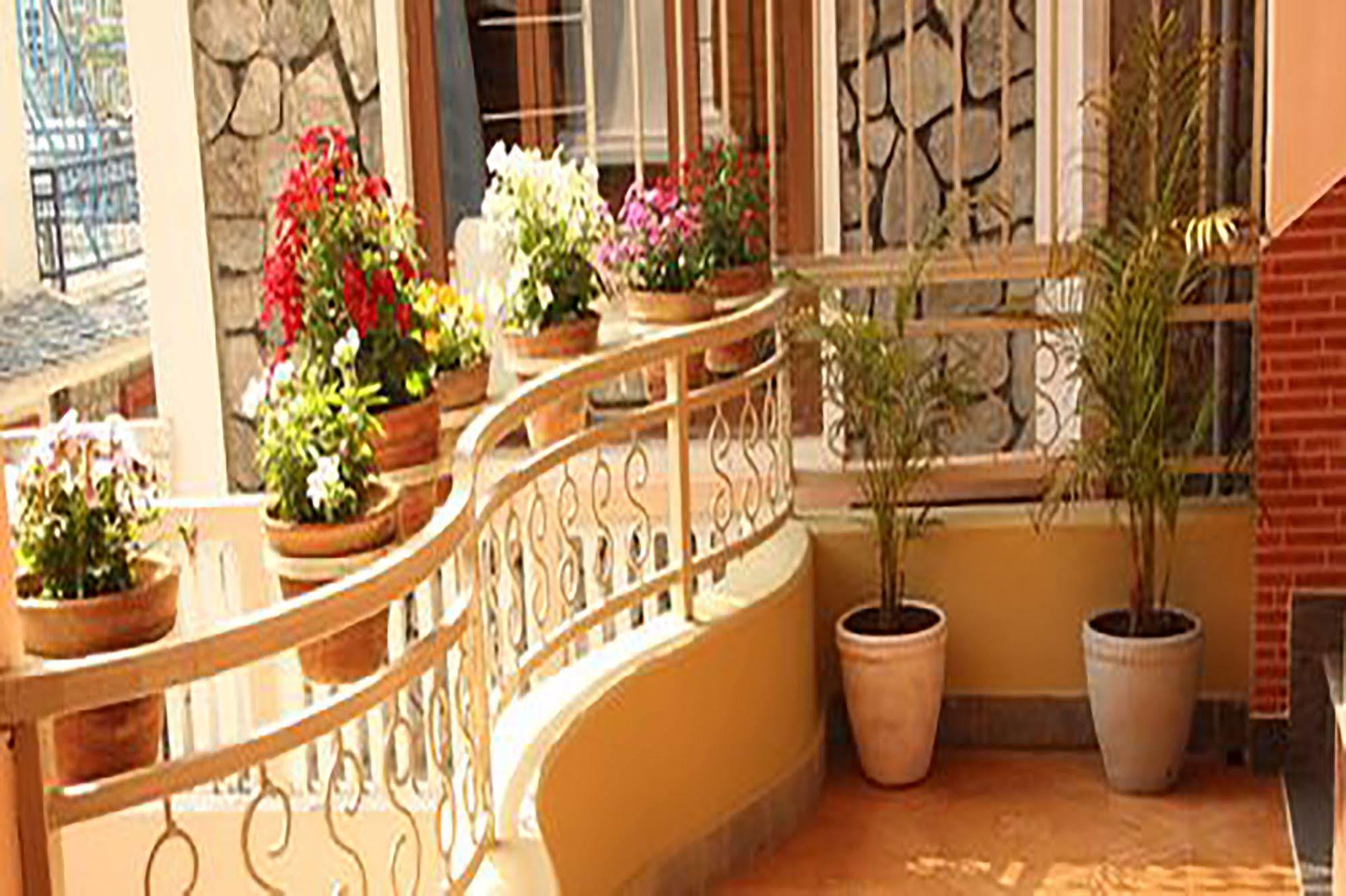 Hotel Half Moon Pokhara Zewnętrze zdjęcie