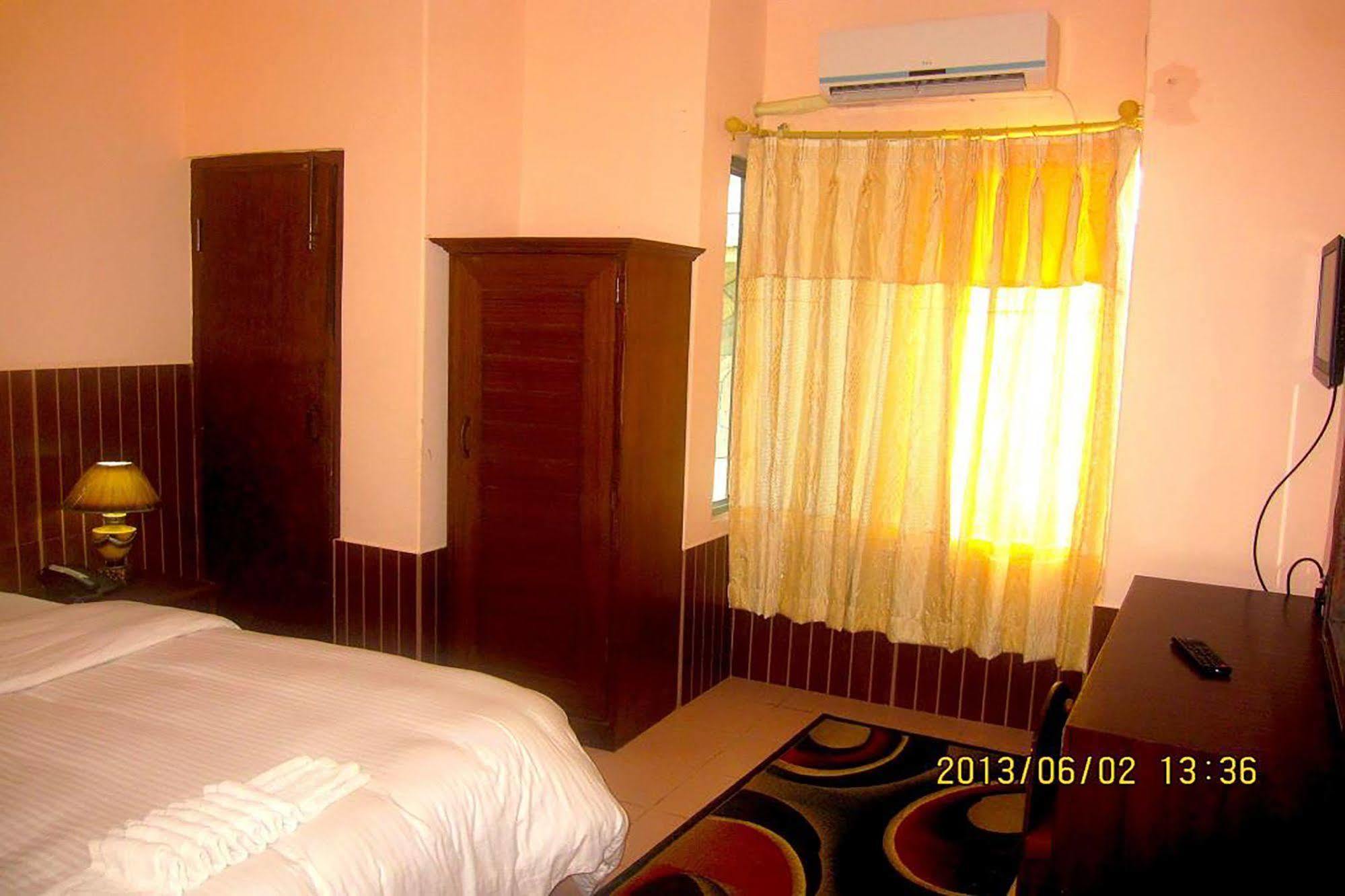 Hotel Half Moon Pokhara Zewnętrze zdjęcie