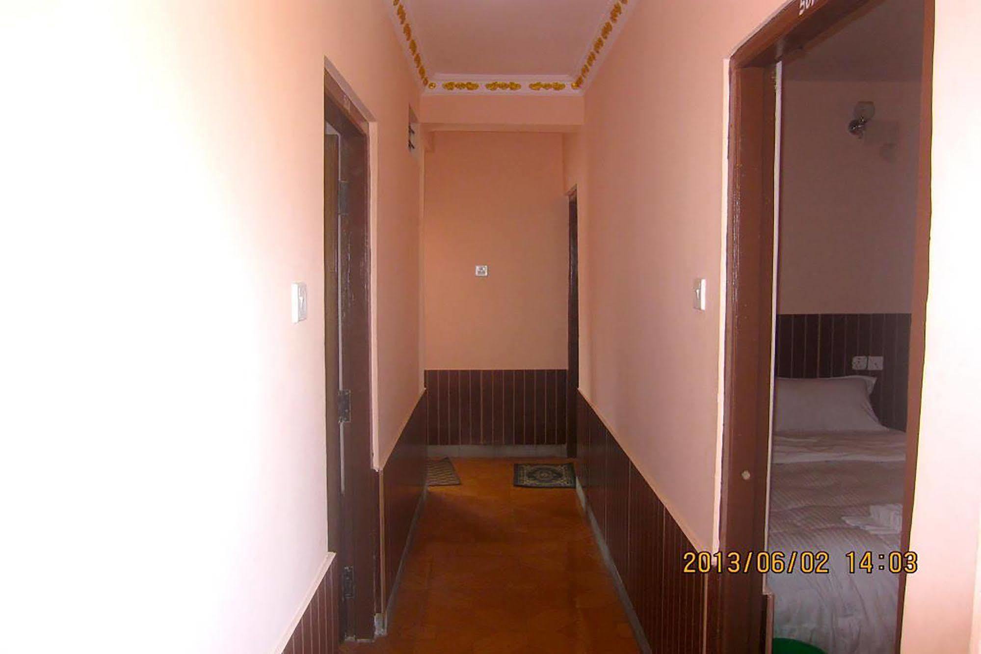 Hotel Half Moon Pokhara Zewnętrze zdjęcie